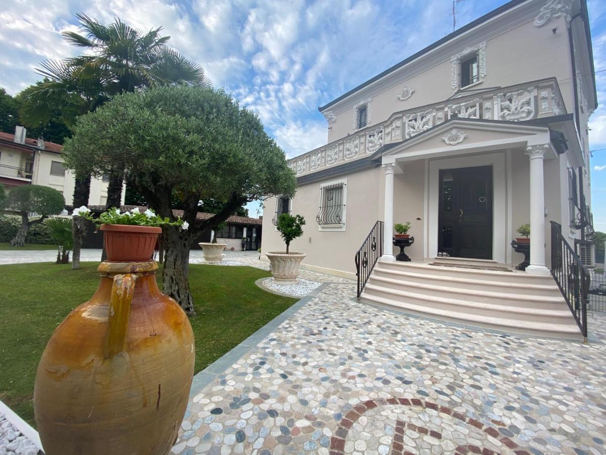 B&B Stazione Don Camillo Brescello Exterior photo